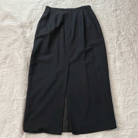 VALERIE STEVENS Pure Wool QUALITY SHARP BLACK LINED SKIRT W/BACK SLIT - SZ 4P - Picture 2 of 4